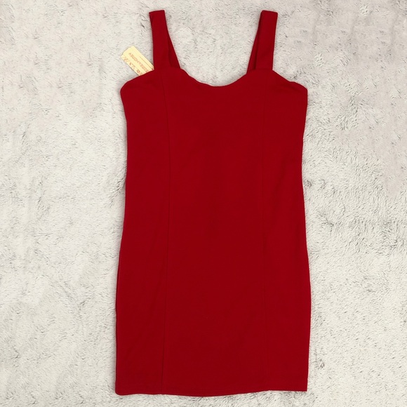 Red Sweetheart Neckline Bodycon Dress - Picture 2 of 9